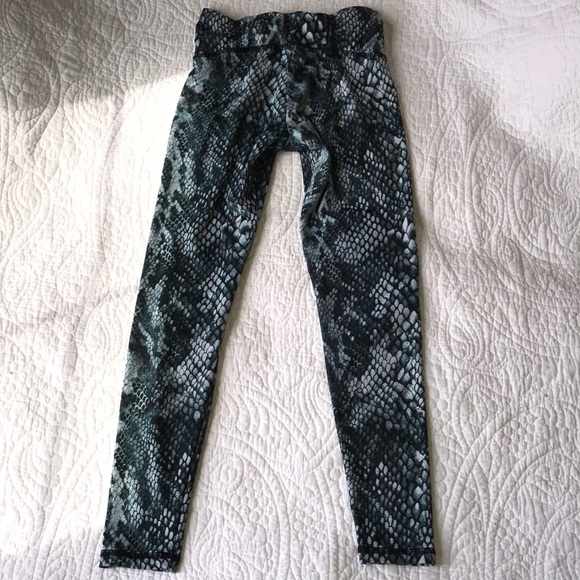 STRUT THIS PYTHON PANT LEGGINGS - ONE SIZE - Picture 2 of 7